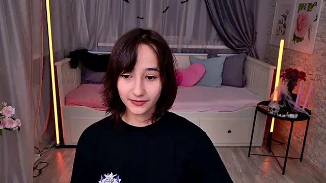 Snapshot of EmilySwonn chatting on October 26, 4:07 pm EmilySwonn online show from October 26, 4:07 pm