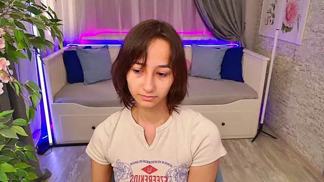 Snapshot of EmilySwonn chatting on September 18, 3:59 pm EmilySwonn online show from September 18, 3:59 pm