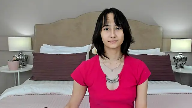 Snapshot of EmilySwonn chatting on October 15, 7:33 pm EmilySwonn online show from October 15, 7:33 pm