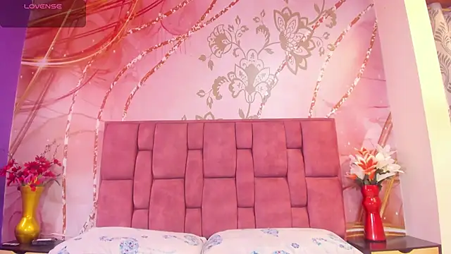 luna maisonn online show from October 31, 6:48 pm