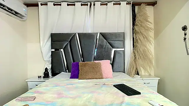 MiniLove 01 online show from April 24, 12:07 pm