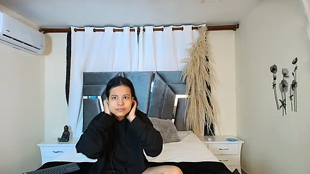 MiniLove 01 online show from October 14, 12:39 pm