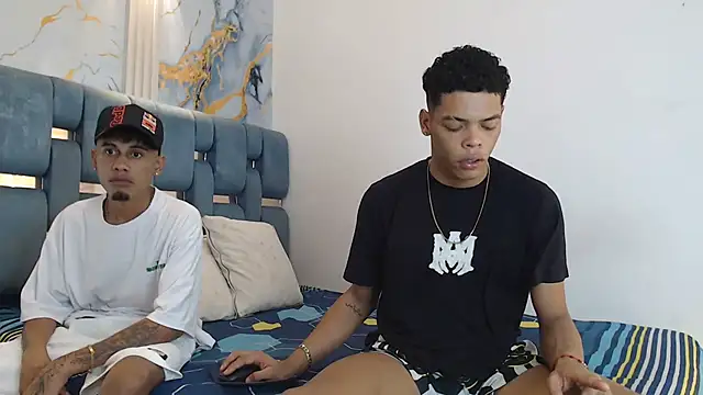 PRETTY FEM online show from February 18, 1:36 am