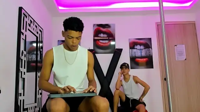 PRETTY FEM online show from November 1, 1:27 pm