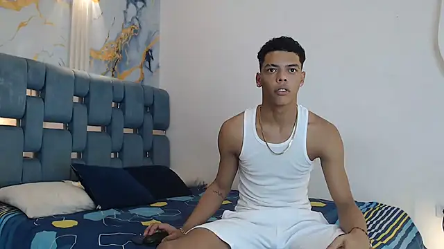 PRETTY FEM online show from February 14, 1:39 am