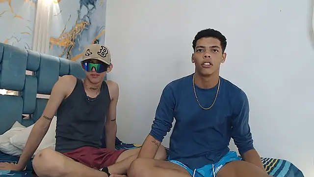 PRETTY FEM online show from January 11, 1:23 am