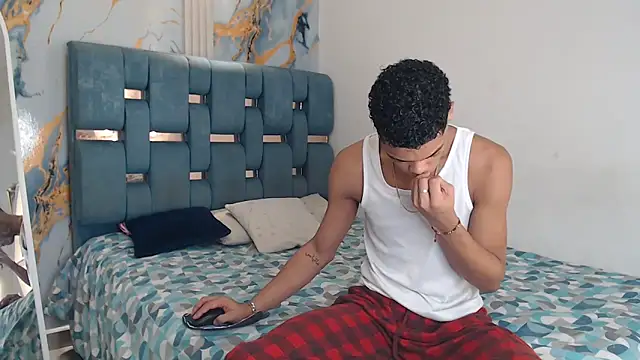 PRETTY FEM online show from April 5, 6:36 pm