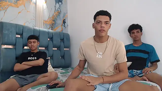 PRETTY FEM online show from March 17, 1:41 am