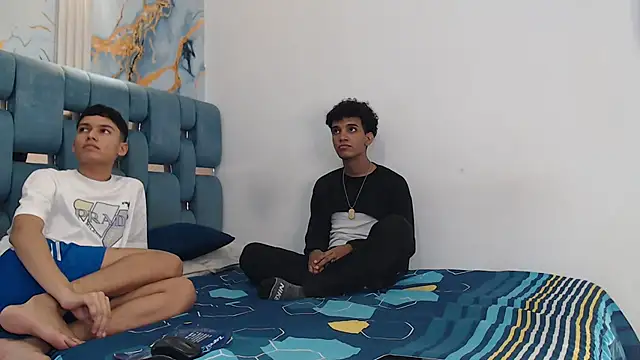 PRETTY FEM online show from March 29, 5:09 am