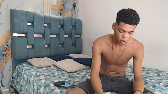 PRETTY FEM online show from April 9, 1:40 am