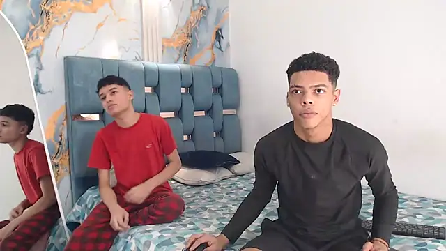 PRETTY FEM online show from April 10, 1:34 am