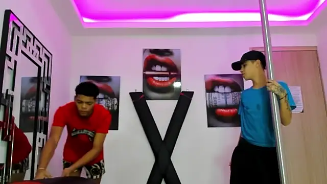 PRETTY FEM online show from October 20, 1:33 pm