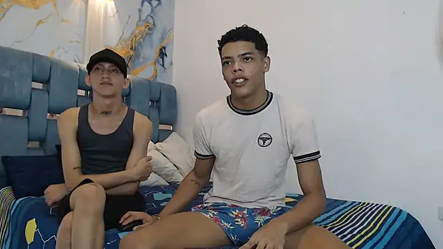 PRETTY FEM online show from December 17, 2:49 am