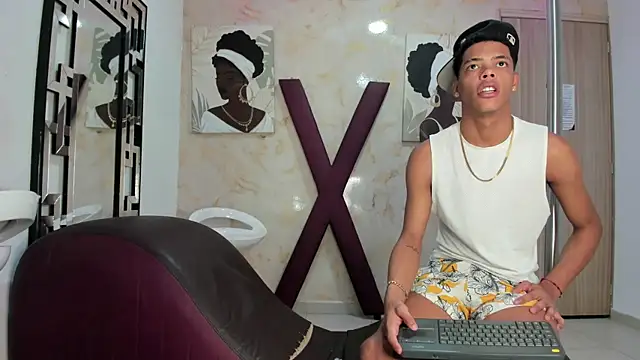 PRETTY FEM online show from June 28, 7:31 pm