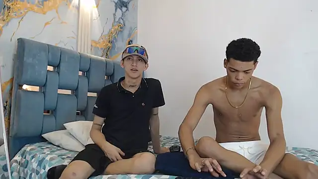 PRETTY FEM online show from January 7, 1:21 am