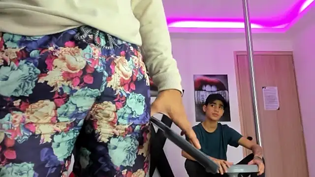 PRETTY FEM online show from October 21, 1:32 pm