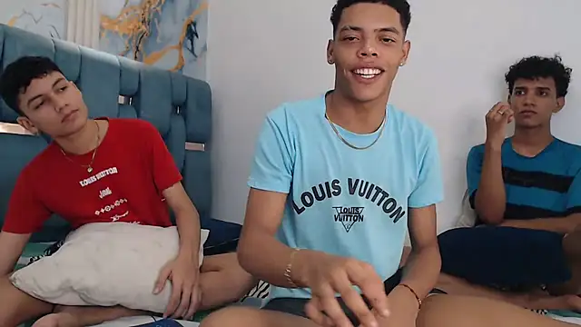 PRETTY FEM online show from March 19, 2:00 am