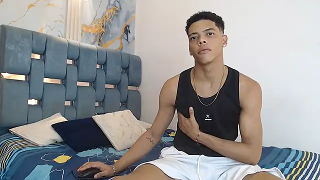 PRETTY FEM online show from February 12, 1:27 am