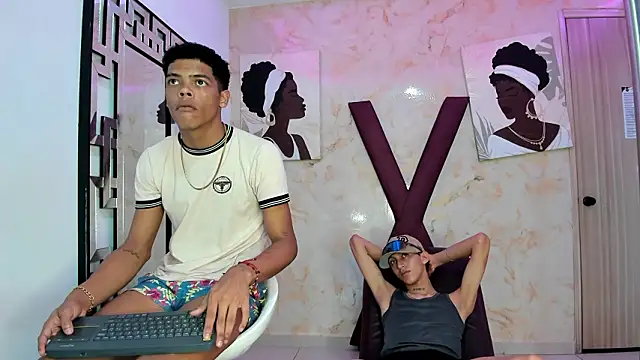 PRETTY FEM online show from February 3, 6:40 am