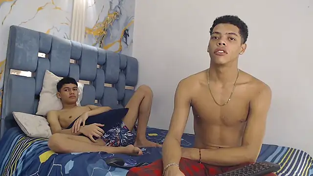 PRETTY FEM online show from March 29, 7:37 pm