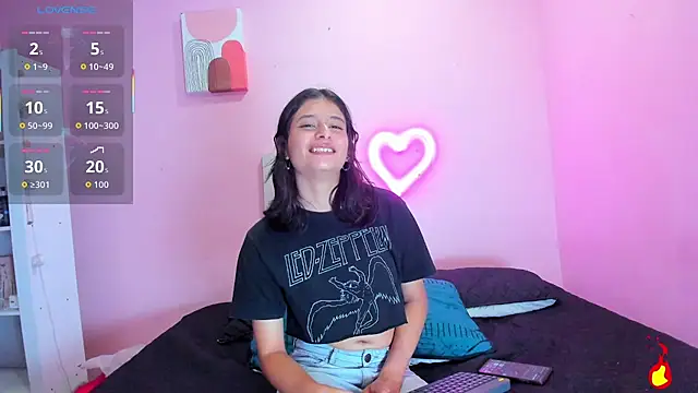 Snapshot of Georgina_Ferri_ chatting on October 15, 5:10 pm Georgina Ferri online show from October 15, 5:10 pm