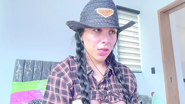 greciadom555 online show from October 28, 4:28 pm