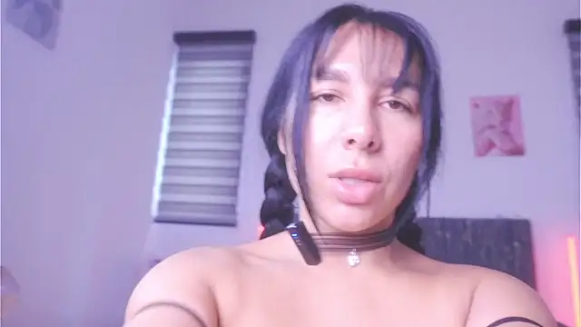 greciadom555 online show from March 24, 9:15 pm