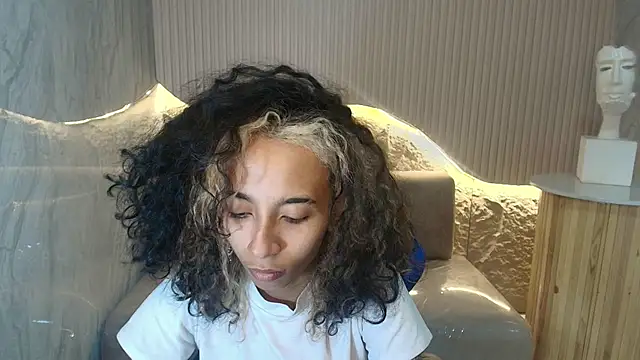 Snapshot of Agnis_ink_r chatting on October 28, 12:48 pm Agnis ink r online show from October 28, 12:48 pm