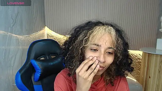 Snapshot of Agnis_ink_r chatting on November 8, 1:25 pm Agnis ink r online show from November 8, 1:25 pm