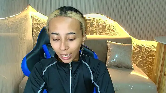 Snapshot of Agnis_ink_r chatting on November 12, 1:15 pm Agnis ink r online show from November 12, 1:15 pm