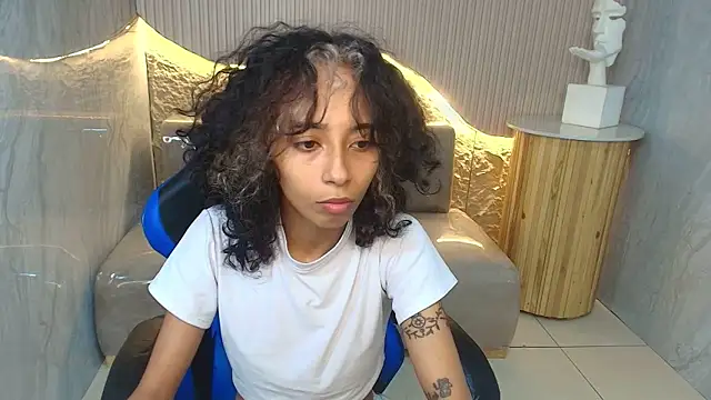 Snapshot of Agnis_ink_r chatting on November 27, 1:22 pm Agnis ink r online show from November 27, 1:22 pm