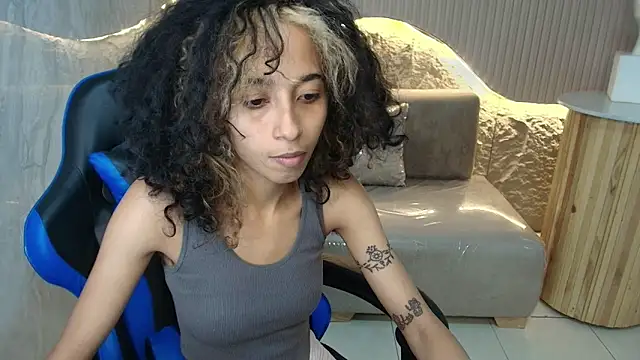 Snapshot of Agnis_ink_r chatting on October 29, 12:59 pm Agnis ink r online show from October 29, 12:59 pm