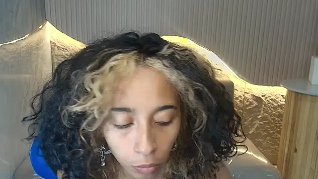 Snapshot of Agnis_ink_r chatting on October 27, 12:50 pm Agnis ink r online show from October 27, 12:50 pm