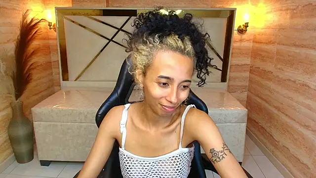 Snapshot of Agnis_ink_r chatting on November 15, 1:42 am Agnis ink r online show from November 15, 1:42 am