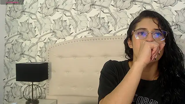 Snapshot of Luna_Noire1 chatting on February 25, 4:23 am Luna Noire1 online show from February 25, 4:23 am