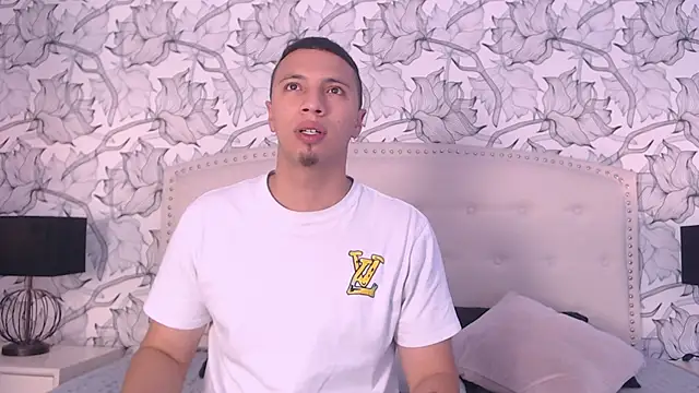 Snapshot of Luna_Noire1 chatting on June 3, 3:40 am Luna Noire1 online show from June 3, 3:40 am