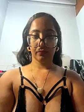 Jessyivonne online show from October 19, 4:48 am