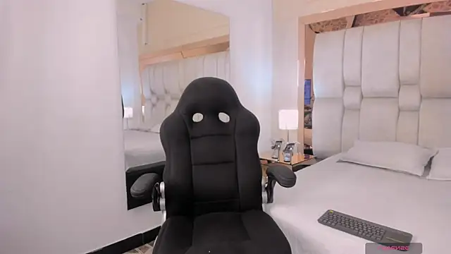 REINA ADAHARA online show from March 26, 3:38 am