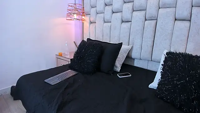 REINA ADAHARA online show from April 12, 12:03 am