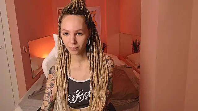 Snapshot of MiaGraham1 chatting on November 8, 5:49 pm MiaGraham1 online show from November 8, 5:49 pm