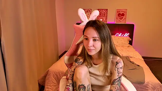 MiaGraham1 online show from April 20, 6:42 pm