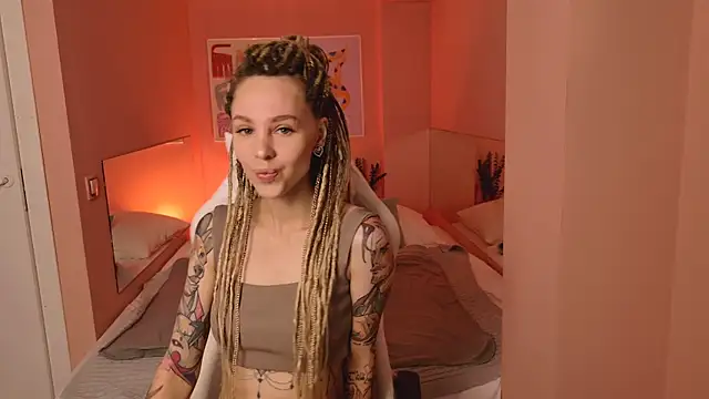 Snapshot of MiaGraham1 chatting on November 10, 7:08 pm MiaGraham1 online show from November 10, 7:08 pm