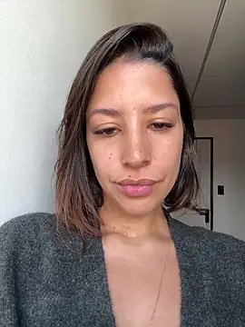 luvely online show from April 3, 7:42 pm