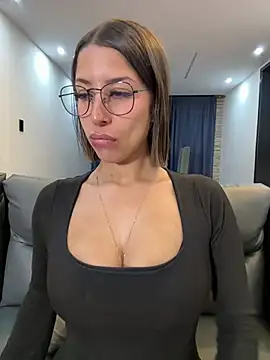 luvely online show from July 3, 12:39 am