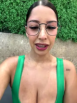 luvely online show from December 5, 9:01 pm