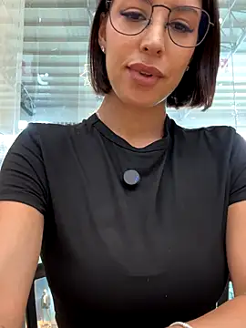 luvely online show from November 19, 7:25 pm