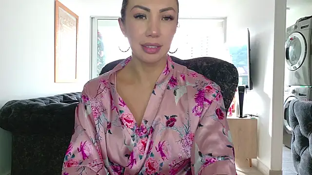 Snapshot of Sarahlove_90 chatting on September 30, 9:32 pm Sarahlove 90 online show from September 30, 9:32 pm