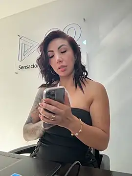 Sarahlove 90 online show from December 4, 7:35 pm