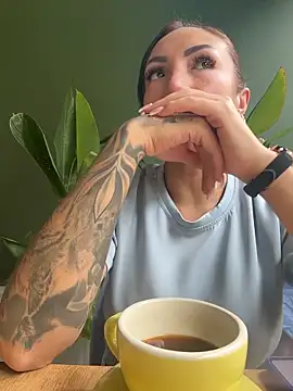 Snapshot of Sarahlove_90 chatting on January 19, 4:33 pm Sarahlove 90 online show from January 19, 4:33 pm