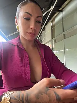 Snapshot of Sarahlove_90 chatting on September 26, 7:43 pm Sarahlove 90 online show from September 26, 7:43 pm